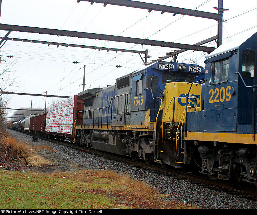 CSX 7646 on Q438